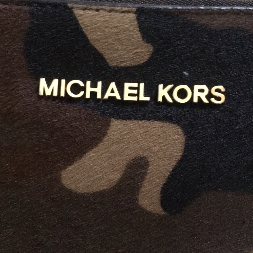 Michael Kors wristlet - Picture 2 of 3